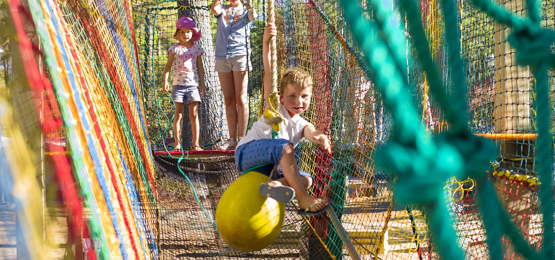 Camping san damiano jeux enfants mini parcours aventure tyrolienne garçon fille